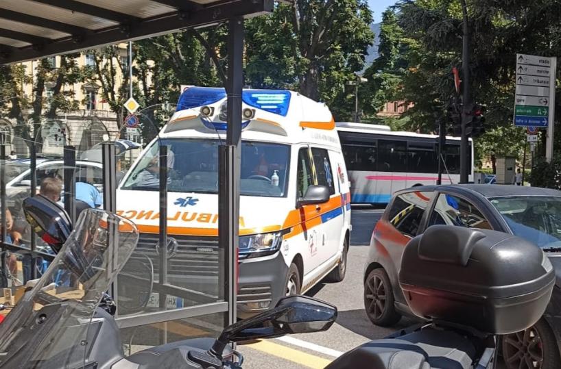 Due donne uscite dalla Messa travolte da auto, una grave