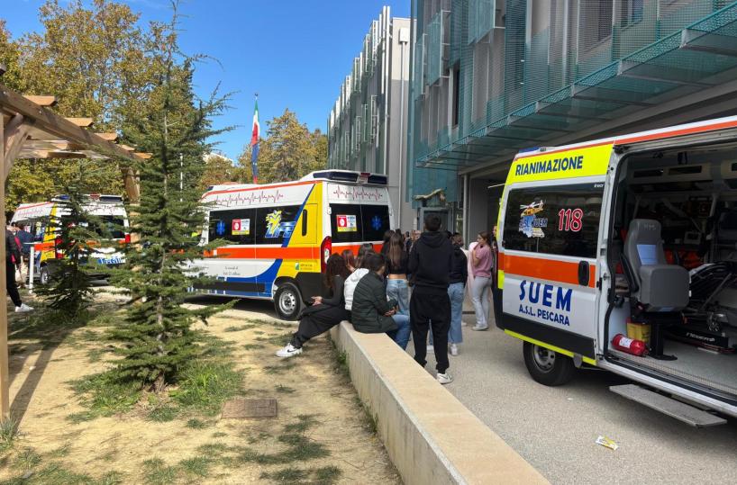 Liceo evacuato, scatta il protocollo per le maxi-emergenze