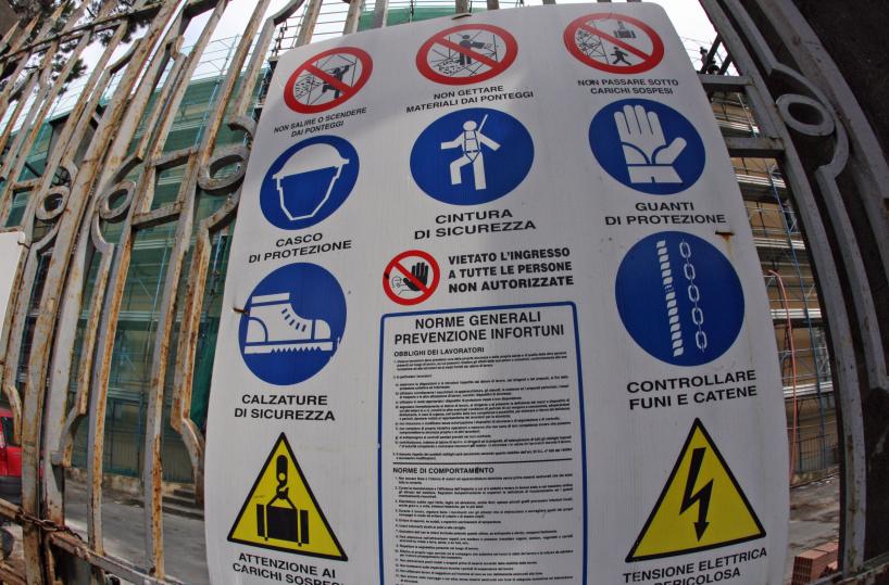 Lavoratore muore investito al porto di Ravenna