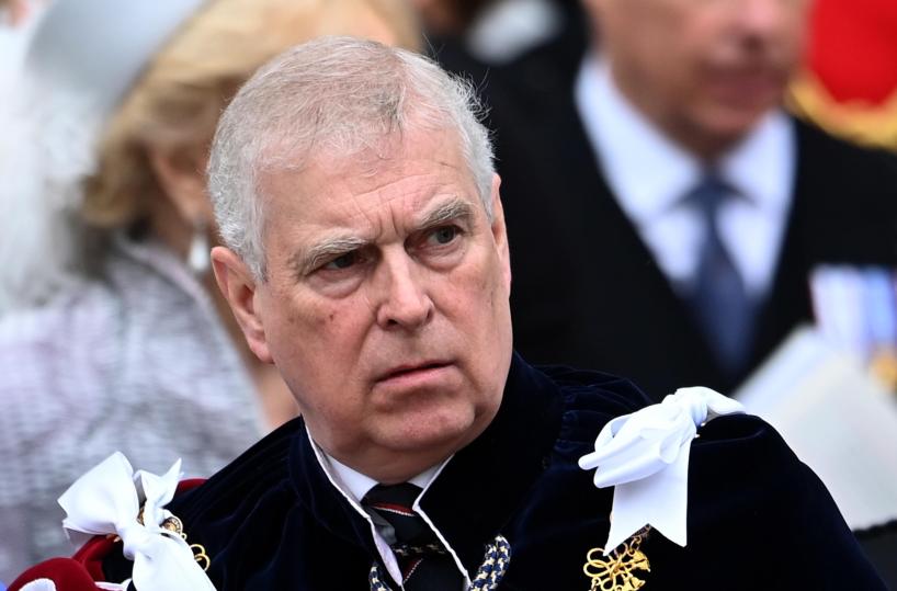 Il principe Andrea rinuncia al suo titolo reale