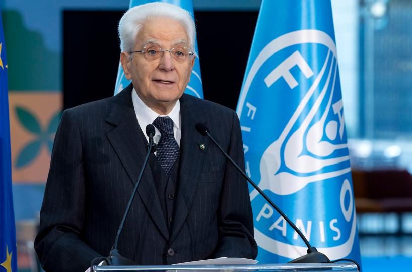 Mattarella, troppi gli squilibri nelle retribuzioni