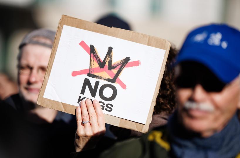 Trump ai manifestanti, 'non sono un re'