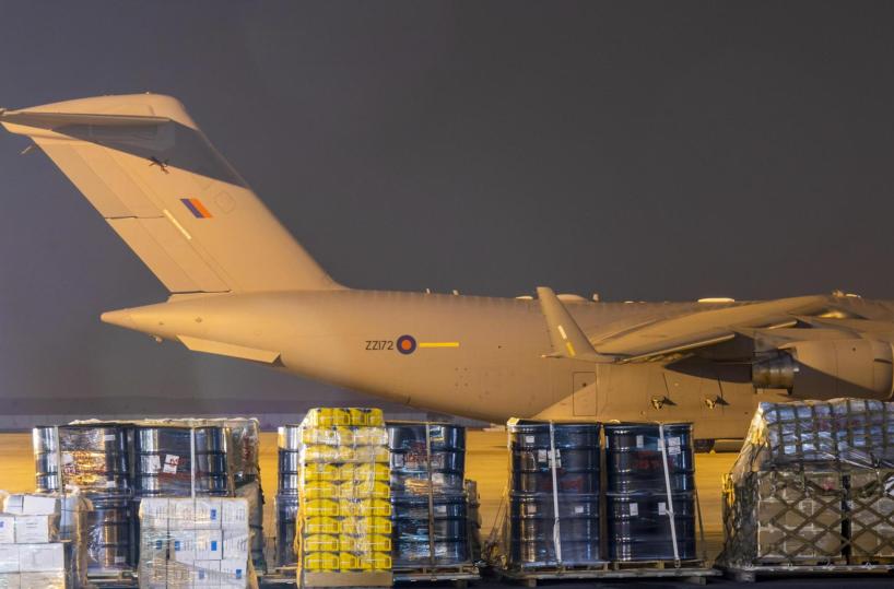 Aereo cargo esce di pista a Hong Kong, un morto e un ferito