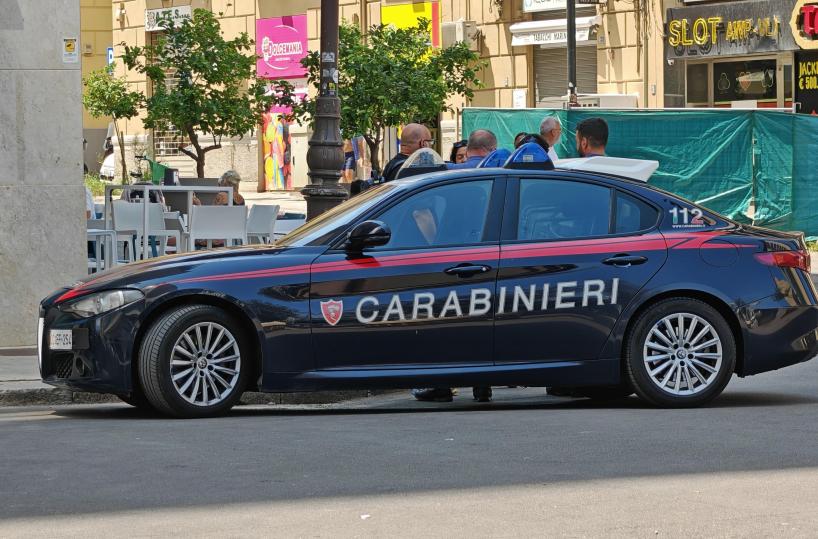 Tiene prigioniera in casa una donna per un mese, arrestato