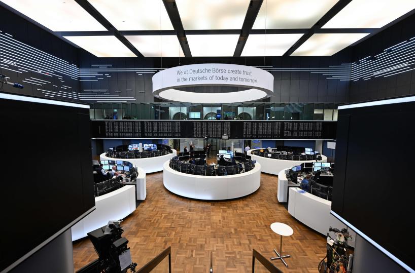 Borsa: Europa ancora incerta, future Usa negativi, Milano +0,9%
