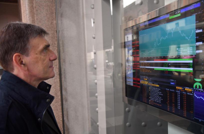 Borsa: Europa fiacca con le trimestrali, corre Londra
