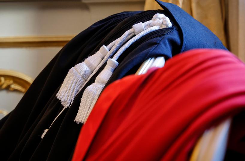 Uccise moglie e ne finse suicidio, condannato all'ergastolo