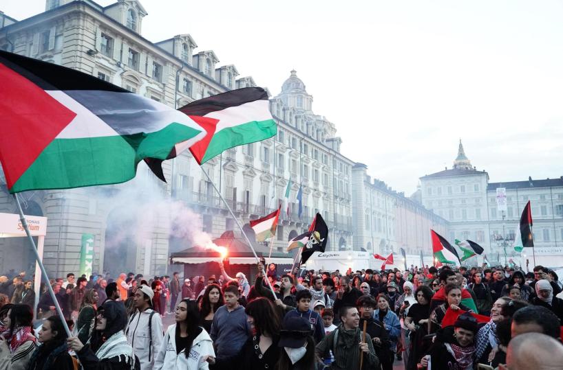 Manifestazione pro Pal a Torino, scontri con forze ordine