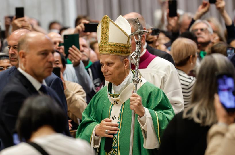 Il Papa, stop clericalismi e logiche potere, Chiesa è ospitale