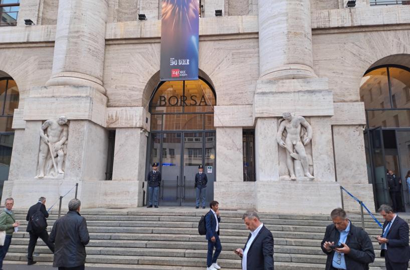Borsa: Milano allunga il passo (+0,55%), corrono Mps ed Stm
