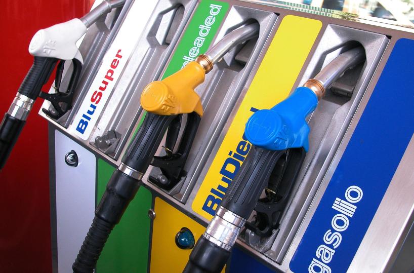 Aumenti per i carburanti, gasolio self in autostrada a 2,011