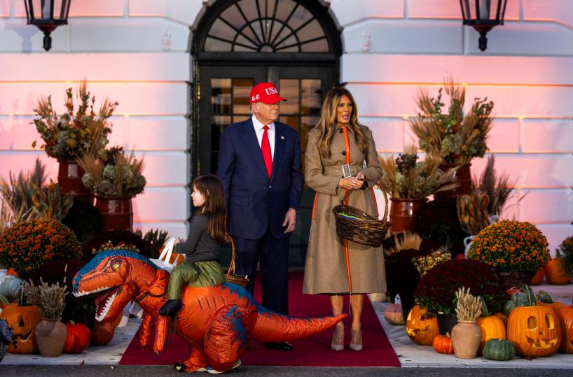 'Dolcetto o scherzetto', Trump e Melania celebrano Halloween