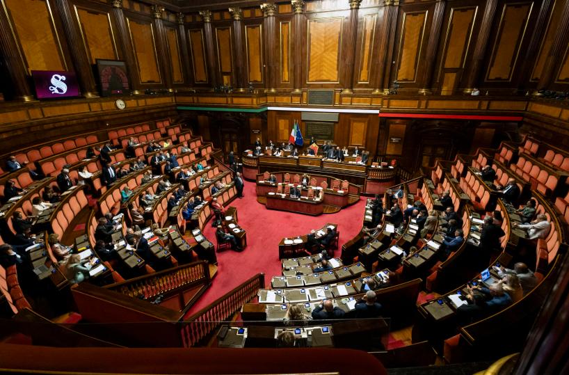 La maggioranza lima la manovra, aperture sui dividendi