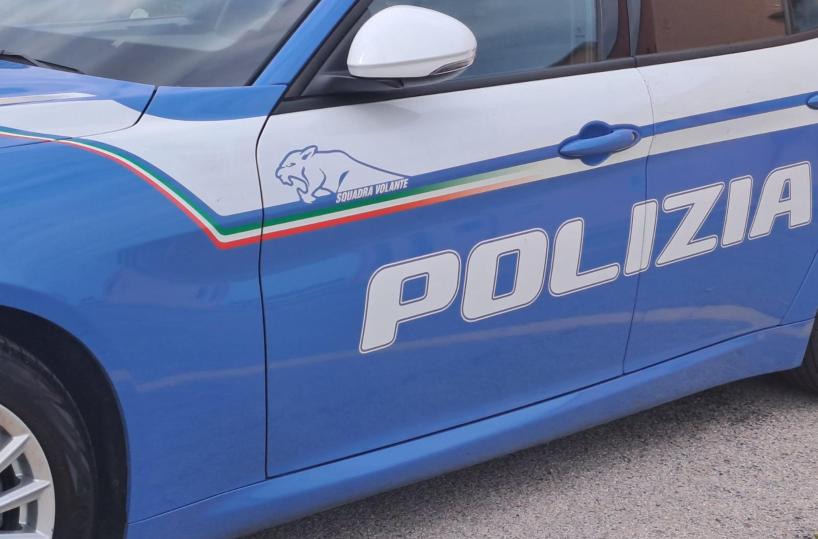 Poliziotto muore nel Napoletano in incidente con volante