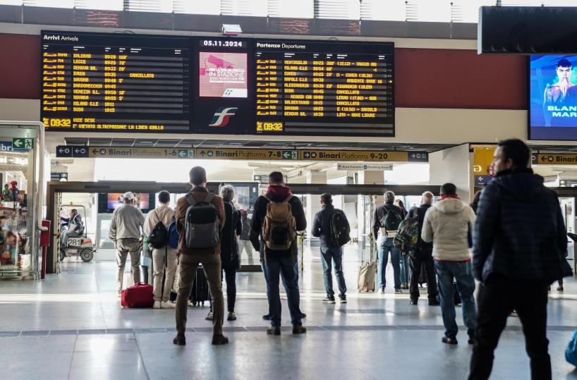 Minore torturato a Torino, procura indaga per sequestro