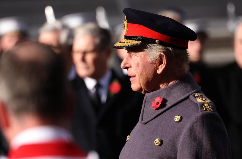 Re Carlo III presiede le commemorazioni per i soldati caduti