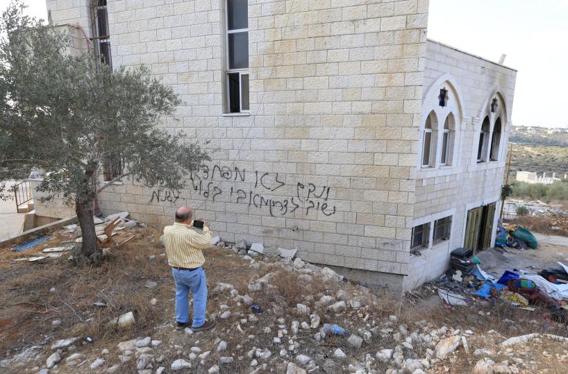 Coloni incendiano moschea in Cisgiordania, minacce all'Idf