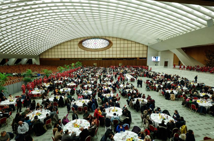 Giornata poveri,a pranzo con il Papa anche una cinquantina trans
