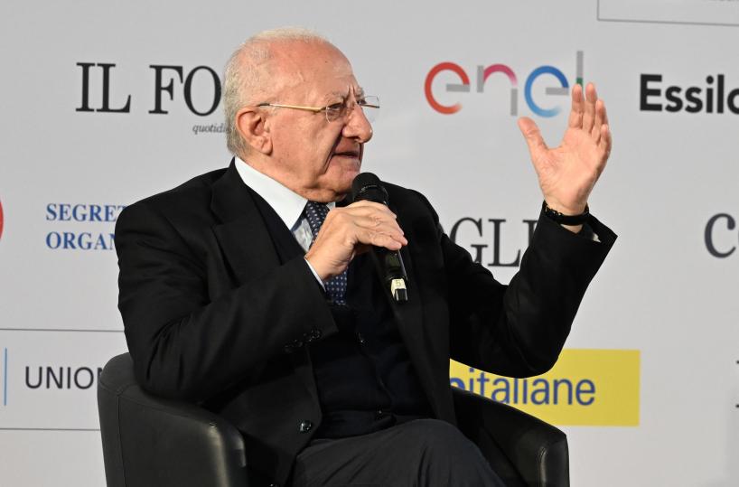 De Luca, su condono e pensioni a destra 'ciucci e cialtroni'