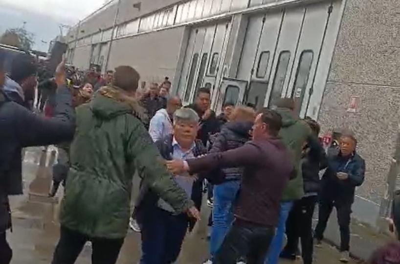 Agenti Digos aggrediti a Prato da gruppo di cittadini cinesi