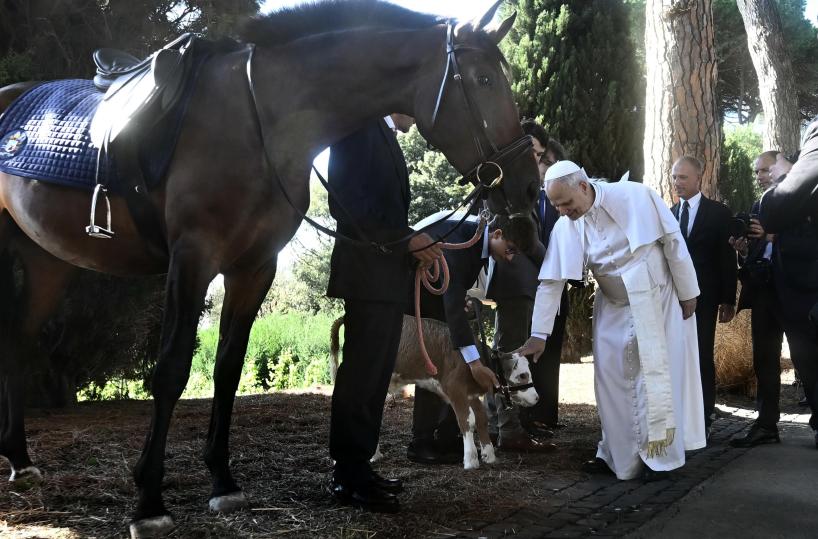 Il Papa, 'io a Castel Gandolfo tra tennis e piscina'