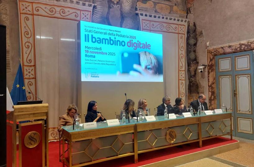 Bimbi troppo digitali, le nuove raccomandazioni dei pediatri