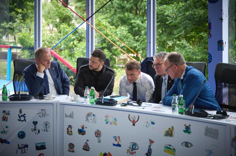 Media, telefonata urgente Starmer-Macron-Merz con Zelensky