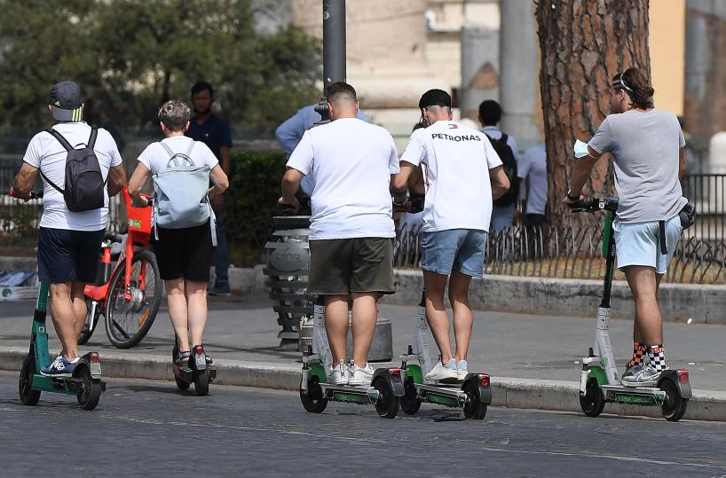 Monopattini in sharing, stop a Firenze da aprile 2026