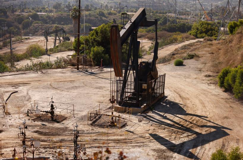 Petrolio e gas in calo, si guarda ai colloqui per l'Ucraina