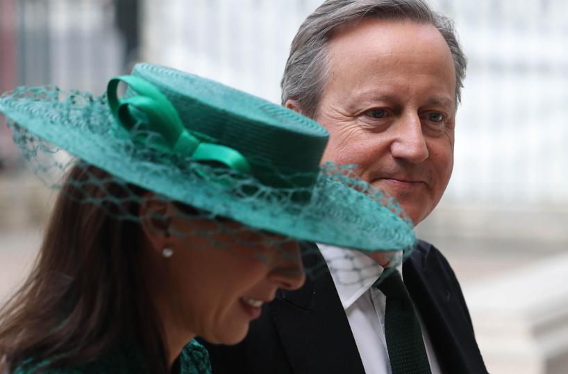 Ex premier britannico Cameron curato per un cancro alla prostata