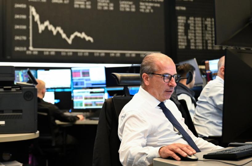 Borsa: Europa contrastata, Parigi -0,29%, Francoforte +0,64%