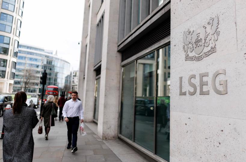 Borsa: l'Europa apre invariata, attesa per verbali della Bce