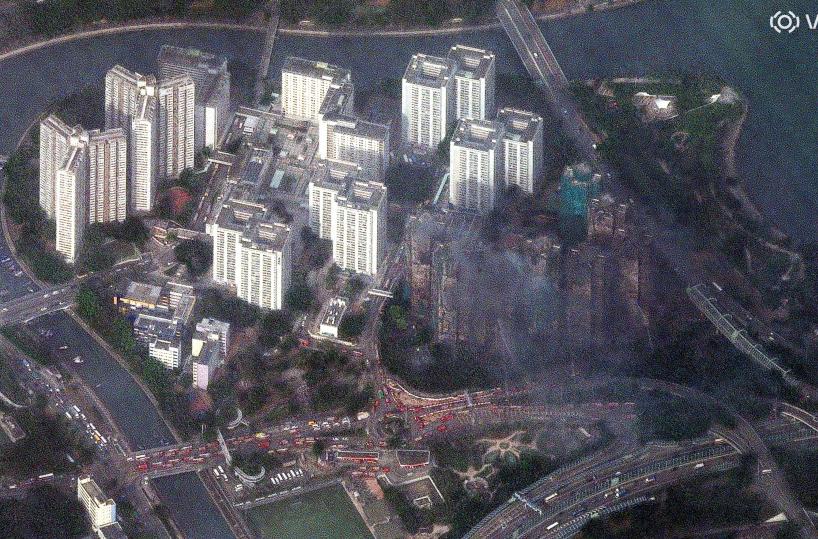 Spento dopo quasi 48 ore il violento incendio di Hong Kong