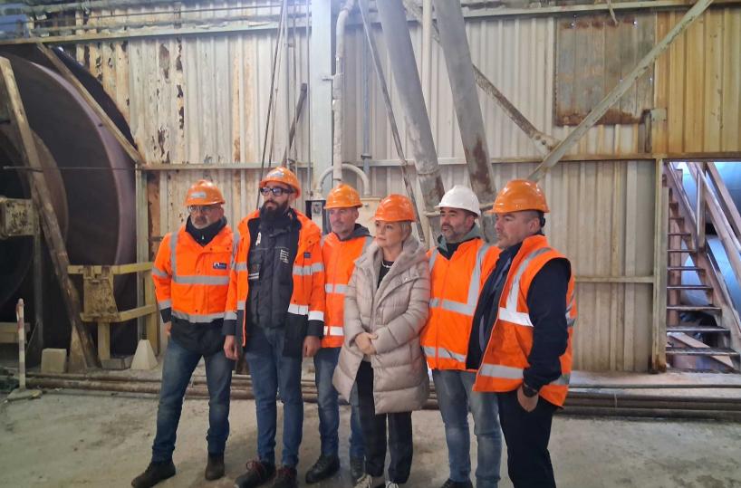 Operai Eurallumina scendono dal silo dopo 12 giorni