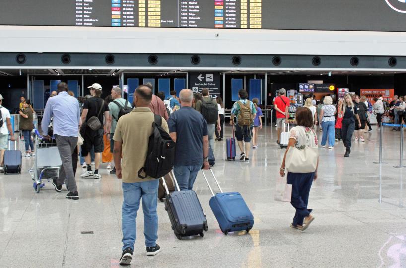 Per un volo a Natale salasso fino a 800 euro