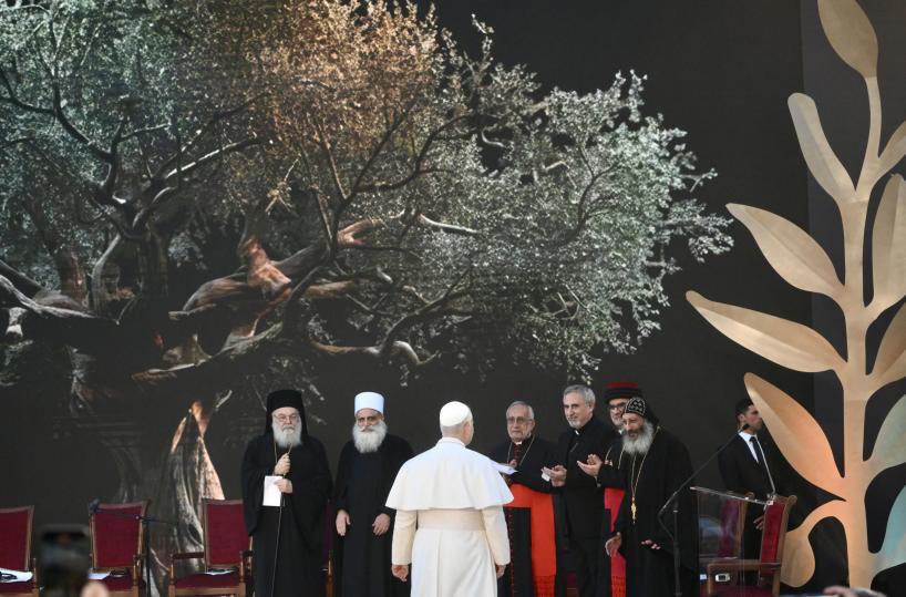 Leader sciita al Papa, aggrediti da Israele, aiutateci