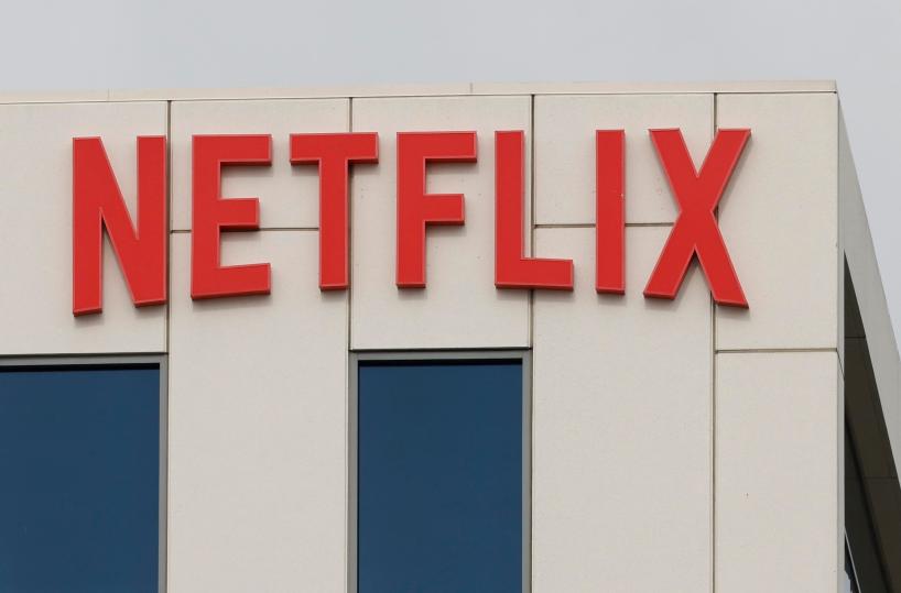Netflix alza l'offerta per Warner Bros, sfida Paramount
