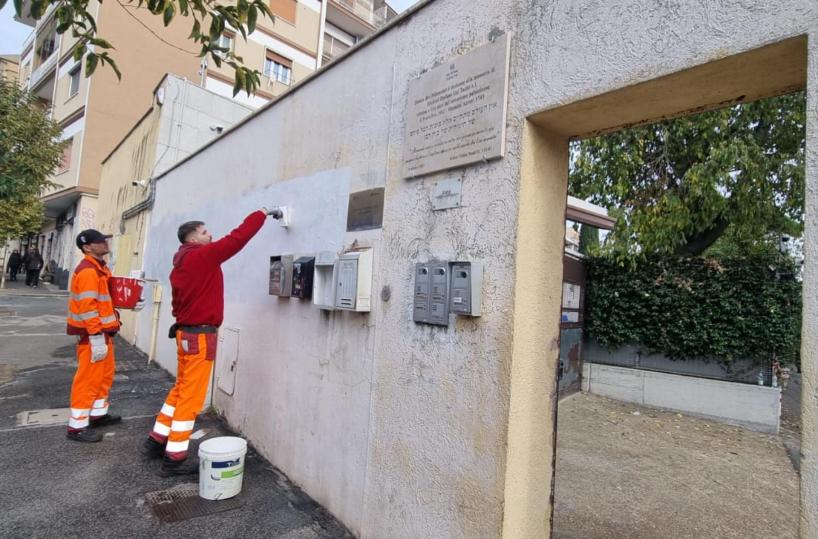 Sinagoga vandalizzata, pm Roma indaga per odio razziale