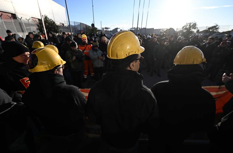 Urso convoca incontri con regioni sull'ex Ilva