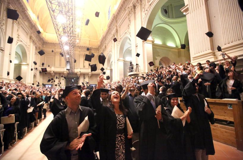 Sale l'occupazione tra i laureati, ma sempre sotto l'Ue