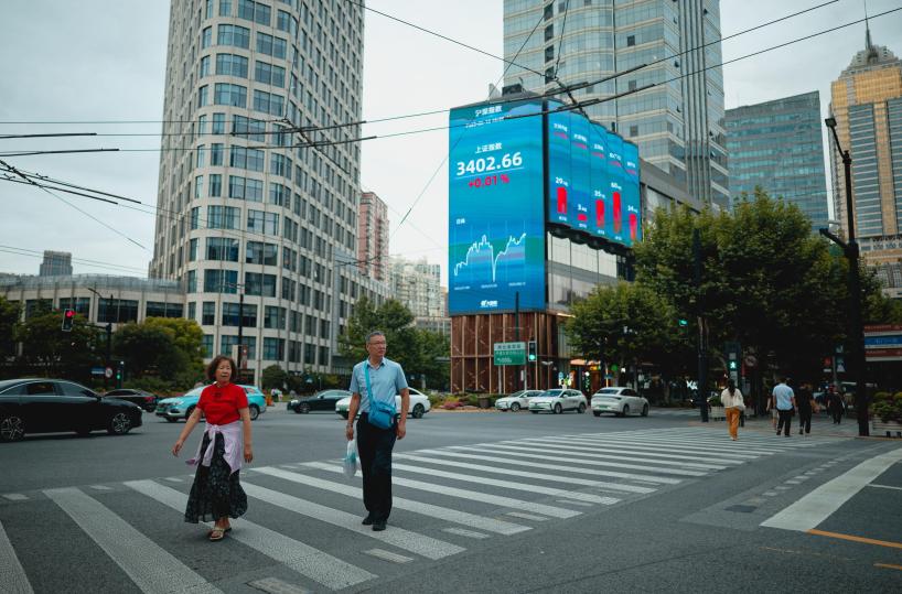 Borsa: Hong Kong positiva, apre a +0,21%