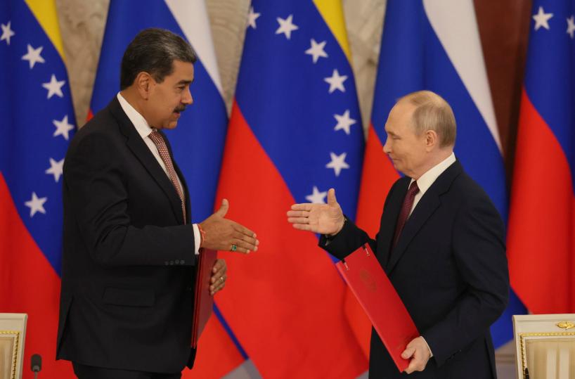Putin parla con Maduro, 'solidarietà contro le pressioni esterne'
