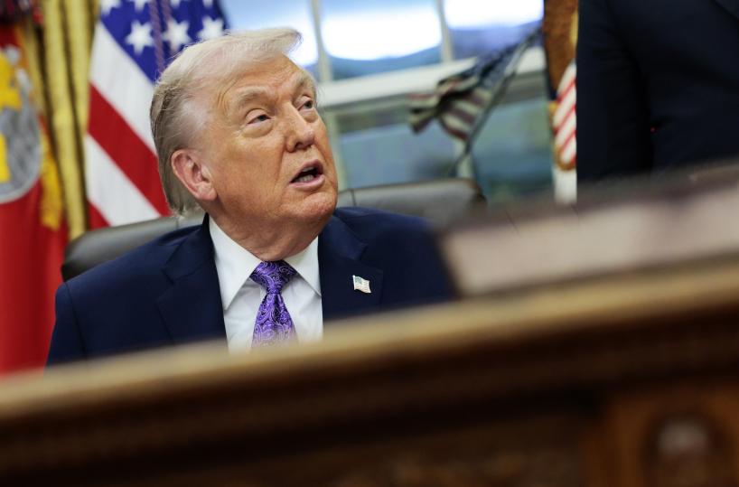 Dem pubblicano nuove foto di Epstein con Trump, Clinton, Bannon e Gates