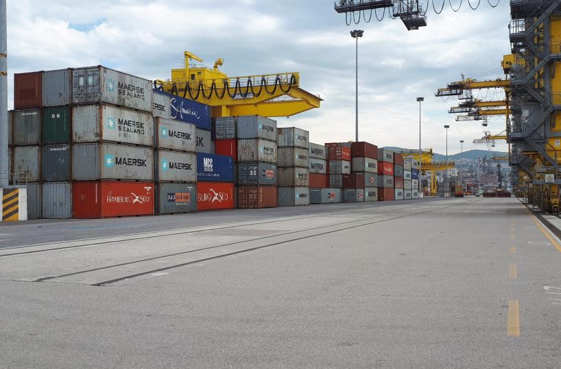 Istat, export cala su mese 3% a ottobre, import +0,3%