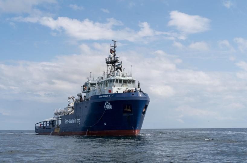 Seawatch, nave di migranti in difficolt&agrave; con tre neonati a bordo