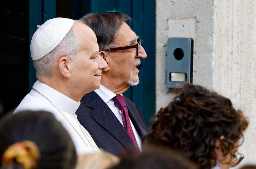 Il Papa al Senato ha scoperto il volto del Bambinello nel presepe