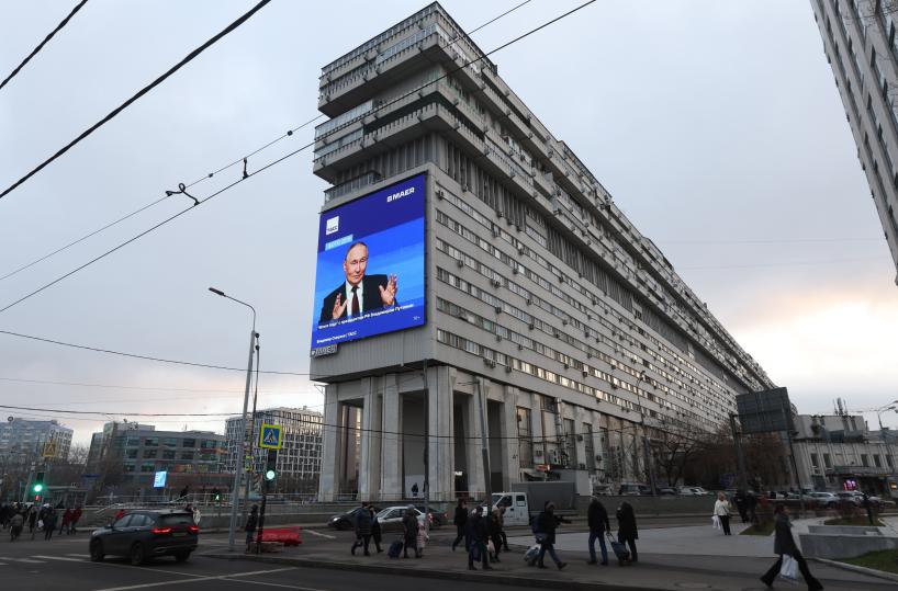 Putin, 'se Kiev fa le elezioni potremmo fermare i raid durante il voto'