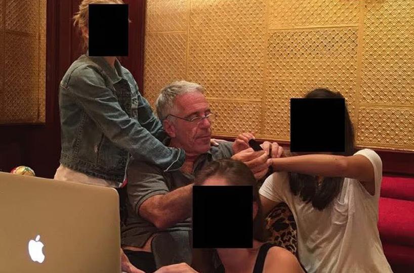 Il dipartimento di Giustizia ripubblica 119 pagine dei file Epstein senza omissis