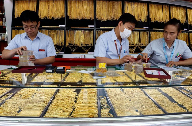 Nuovo record dell'oro, raggiunge i 4.383 dollari l'oncia