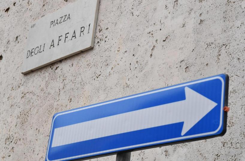 Borsa: Milano parte poco mossa (-0,05%), in luce Tim e Saipem